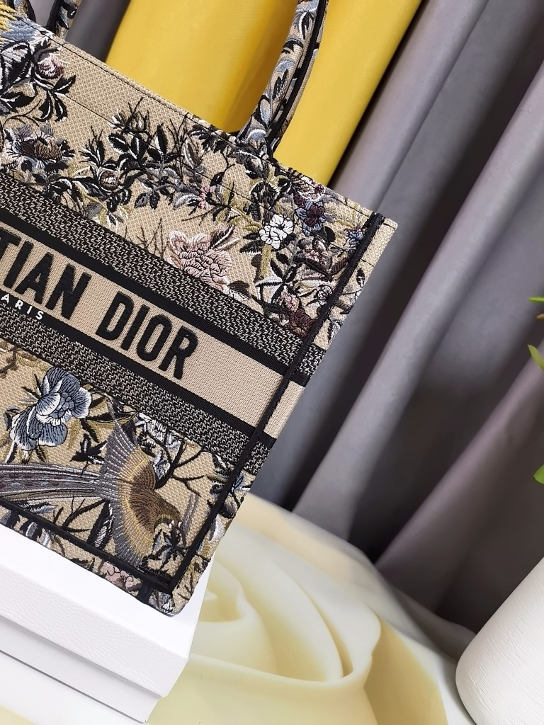 Dior Shopping Bags